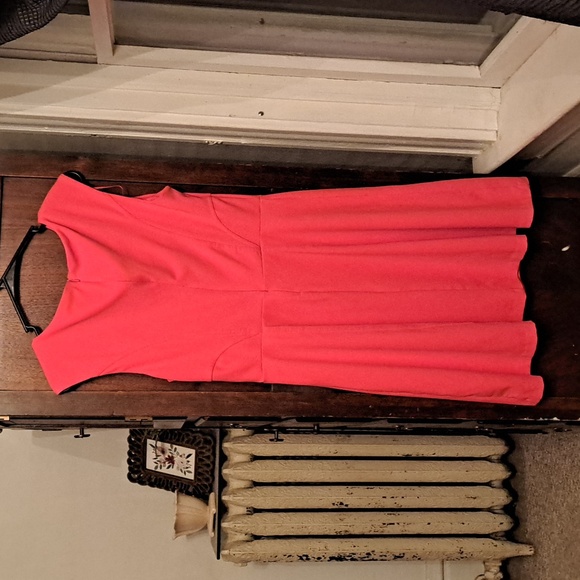 Cynthia Rowley woman's size med red rounded neck fitted Scuba midi dress - Picture 5 of 5